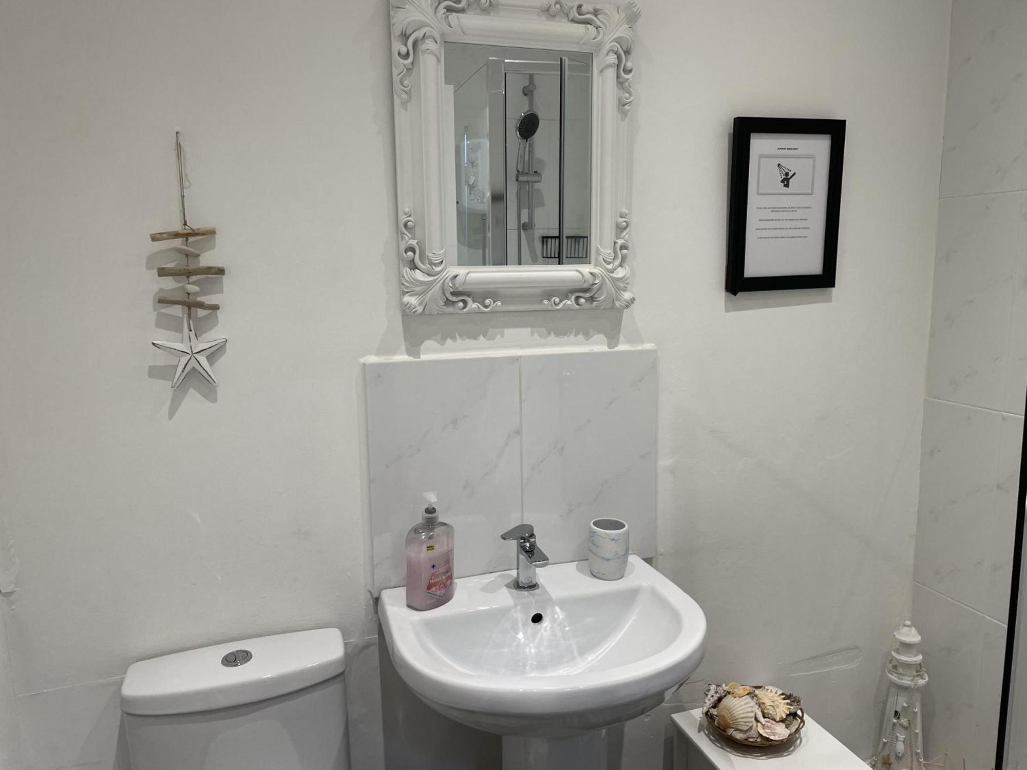 Rose Apartment 2-Bed Town Centre Apartment In אייר מראה חיצוני תמונה